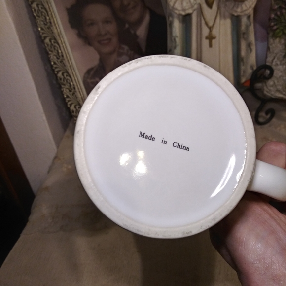 3/$18 Vintage Epcot Mickey Mouse Grandma Mug - Picture 7 of 7